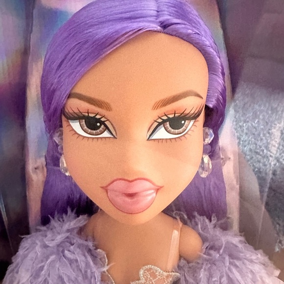 Nwt Bratz x Kylie Jenner 24-Inch Large-Scale Fashion Doll with Gown, 2 Feet Tall - Picture 9 of 12